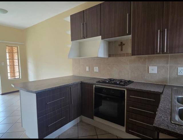 2 BEDROOM PROPERTY TO RENT IN MOOIKLOOF RIDGE ESTATE